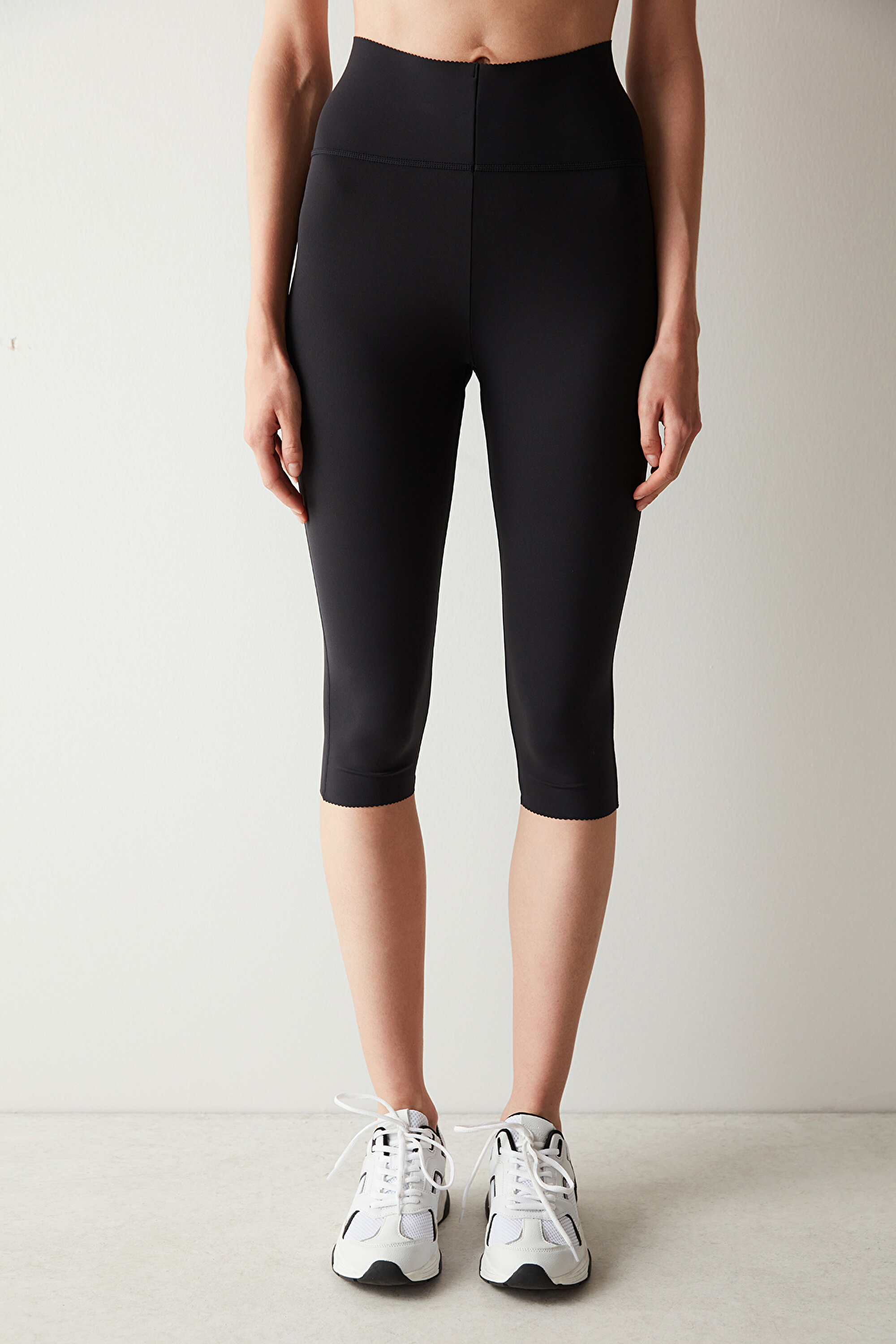 Siyah Yüksek Bel Toparlayıcı Capri Form Tayt PH273C5G23SK-BK3