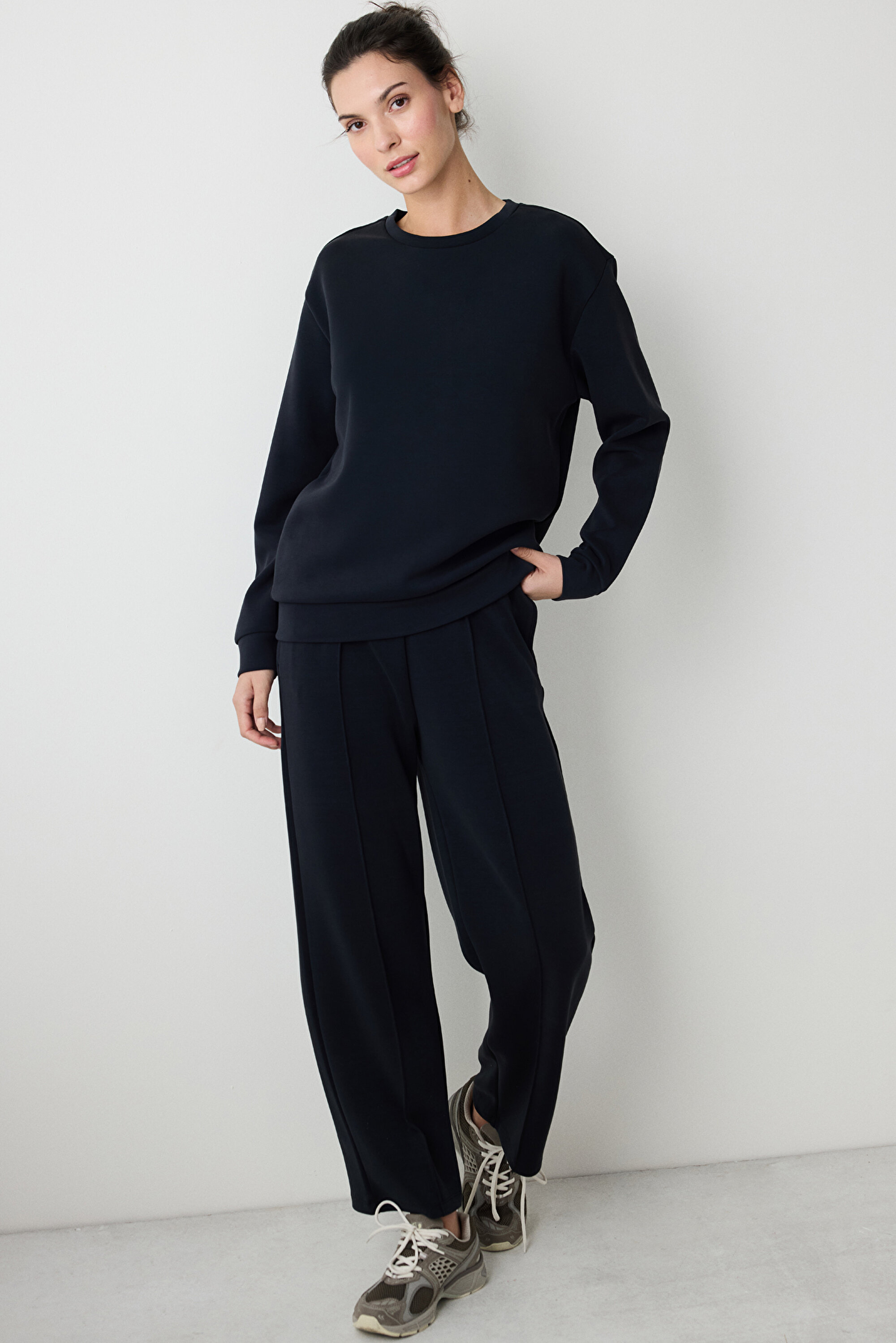 Siyah Bisiklet Yaka Loose Fit Modal Sweatshirt PH8QYZ6Z24IY-BK3