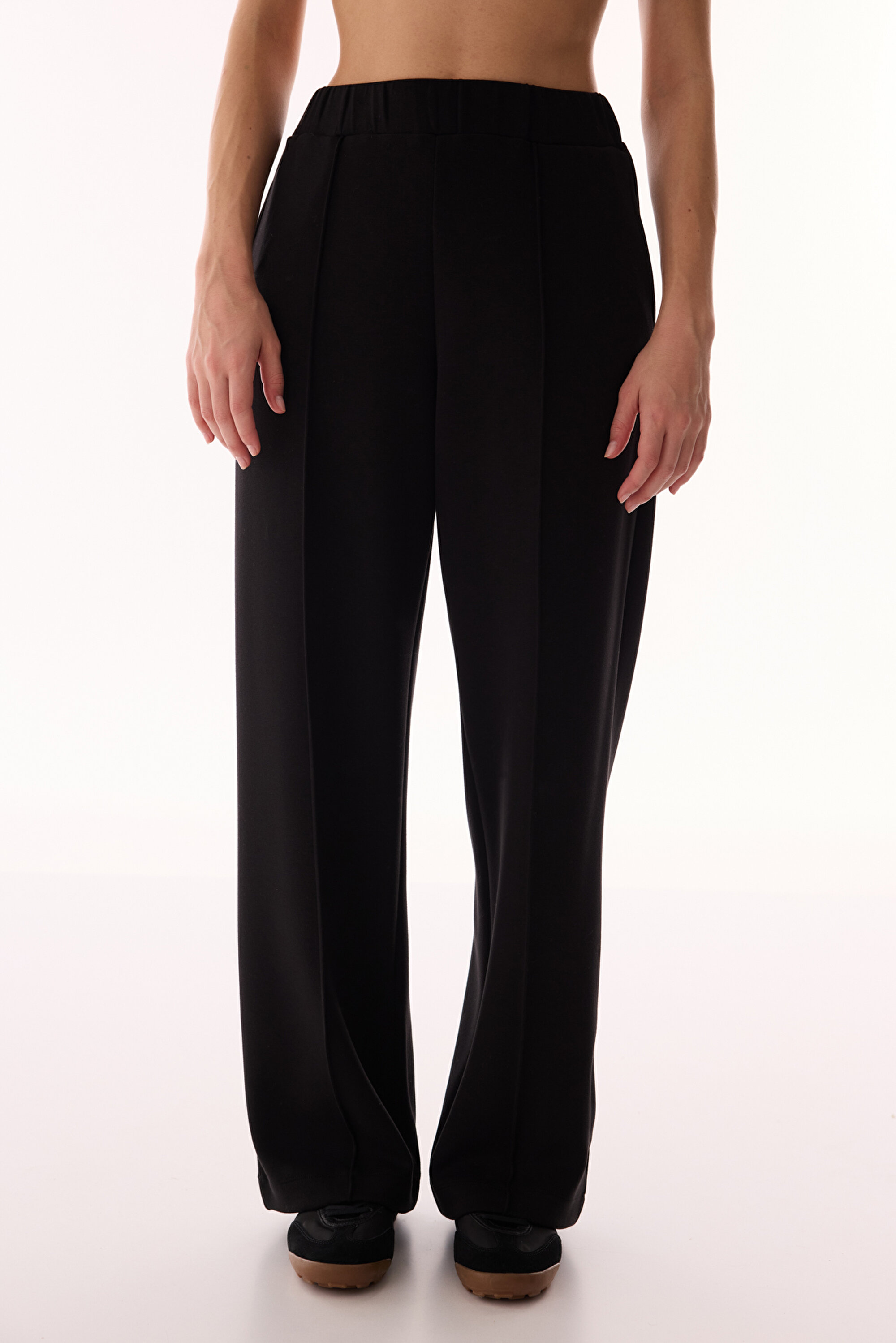 Siyah Bol Paça Dikiş Detaylı Jogger Pantolon PHD11SZT26IY-BK3