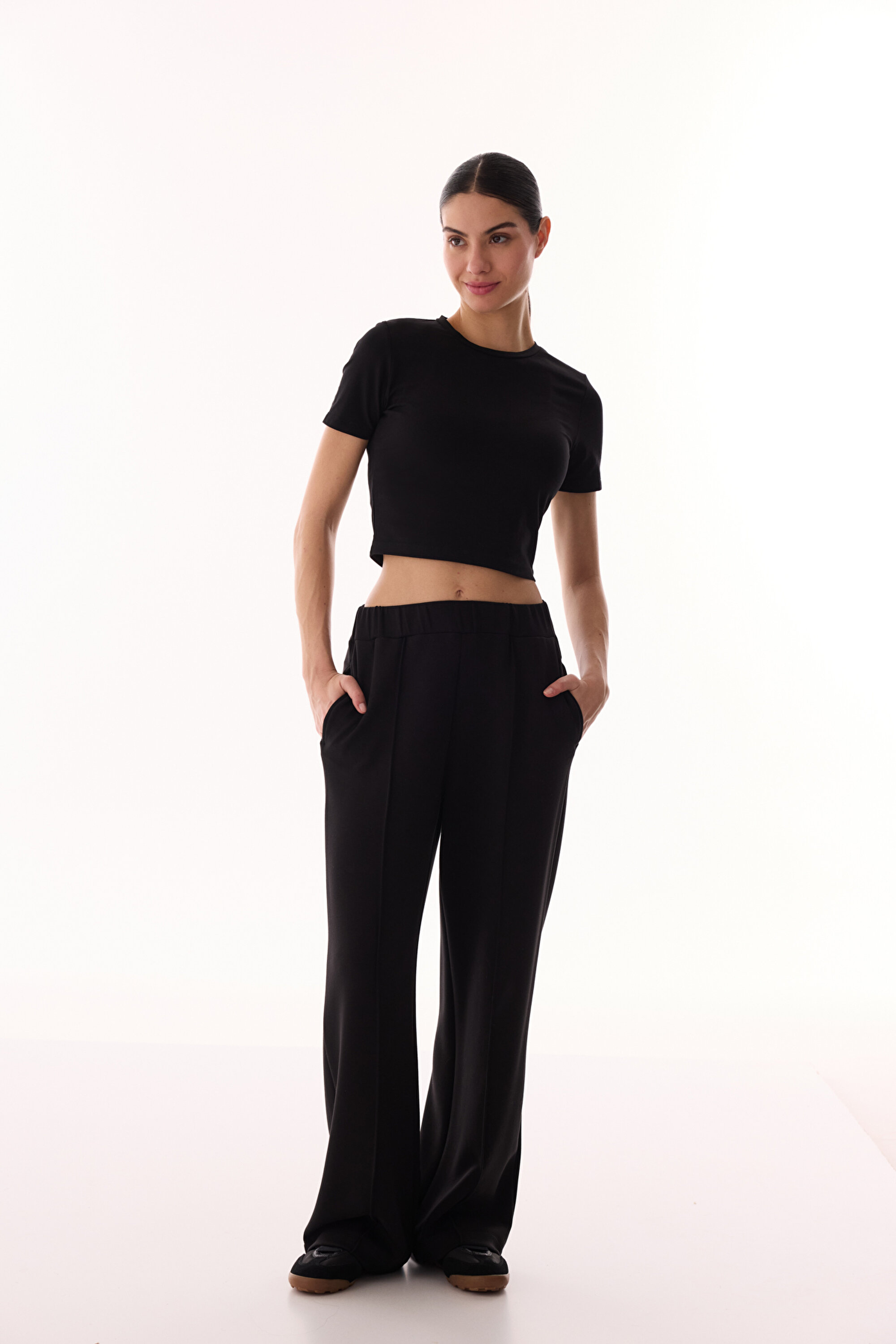 Siyah Bol Paça Dikiş Detaylı Jogger Pantolon PHD11SZT26IY-BK3