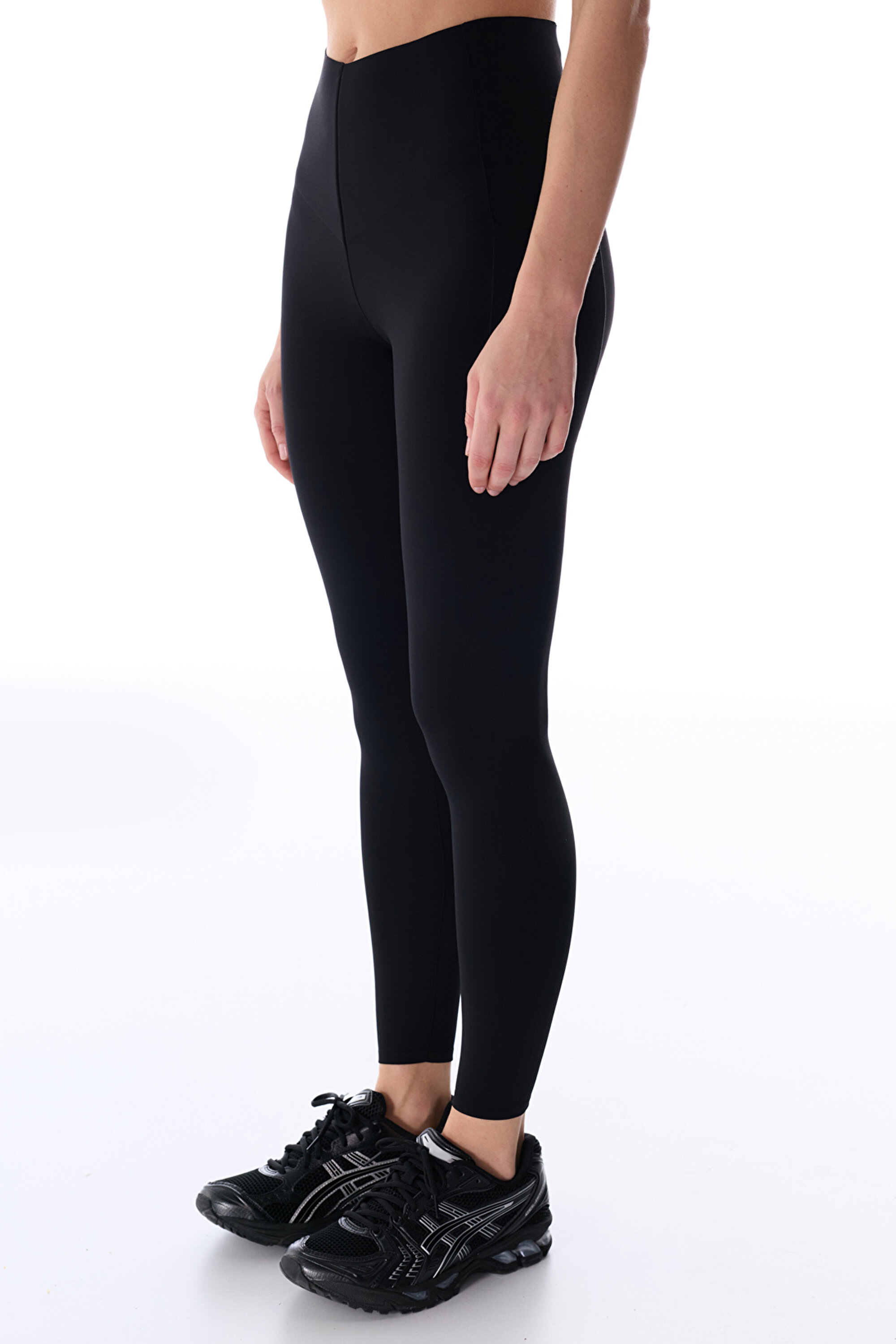 Black Stretch360 Medium Support Pocket V-Cut High-Waisted Leggings