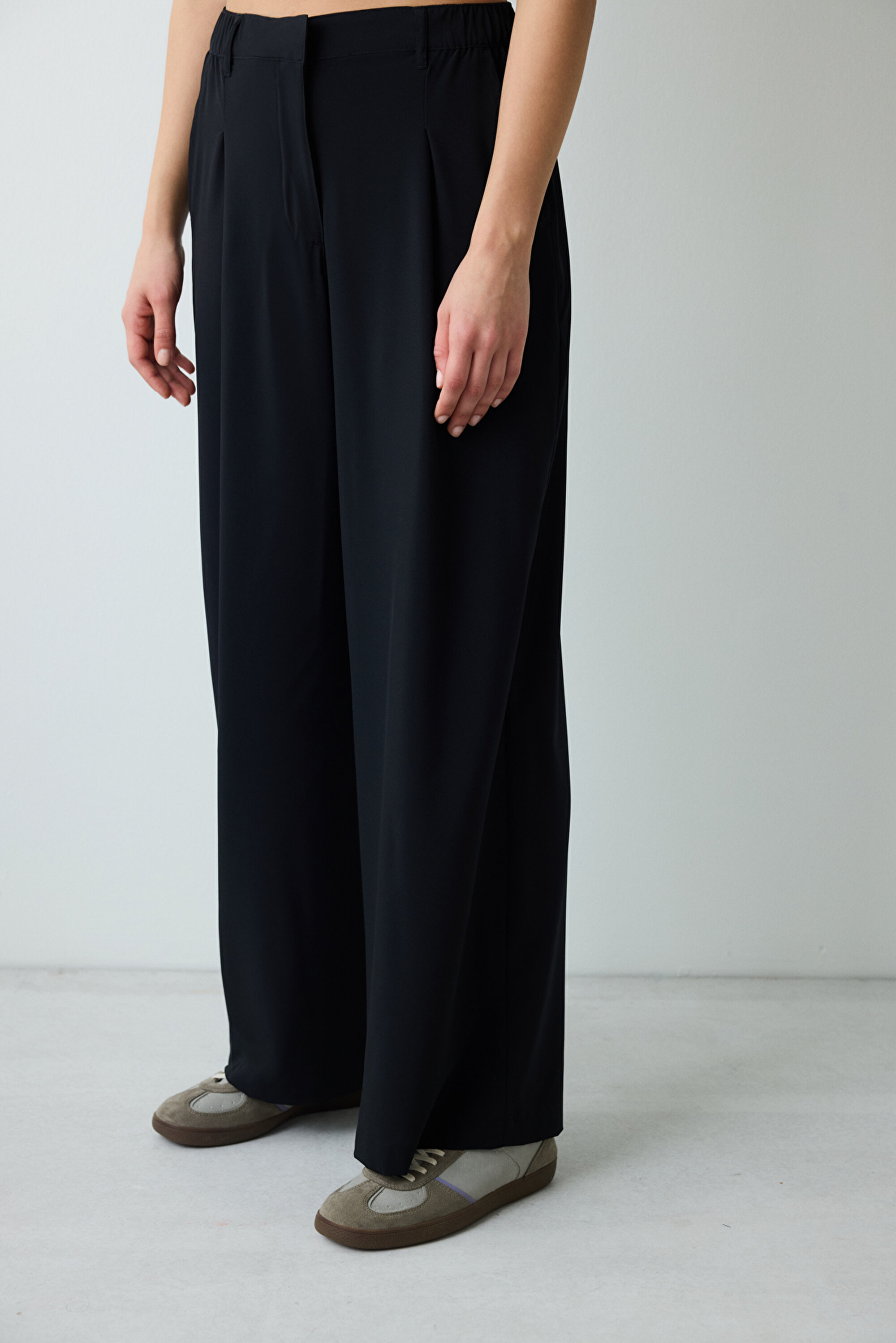 Siyah Yüksek Bel Dökümlü Pantolon PHZF2H5X25IY-BK3 - Siyah - Penti