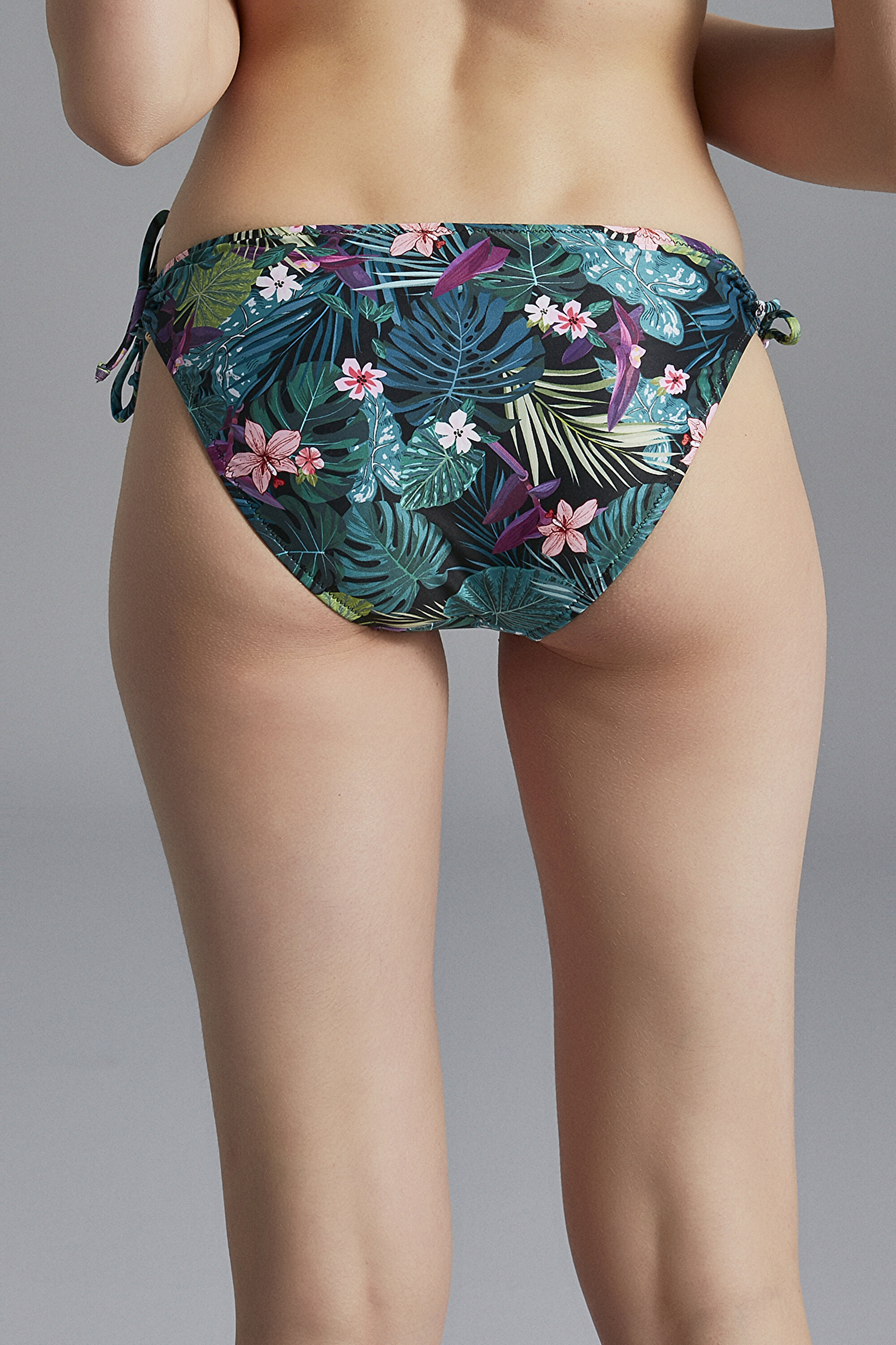 TINA RING BOTTOM, 40, BASKILI