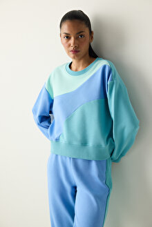 Çok Renkli Bisiklet Yaka Dikiş Detaylı Sweatshirt