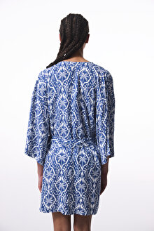 Island Yaprak Desenli V Yaka Bağlama Detaylı Kimono_1