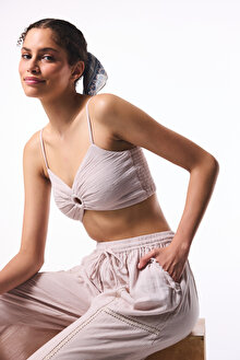 Taş Rengi Kio Müslin Muslin V Yaka Crop Top Üst
