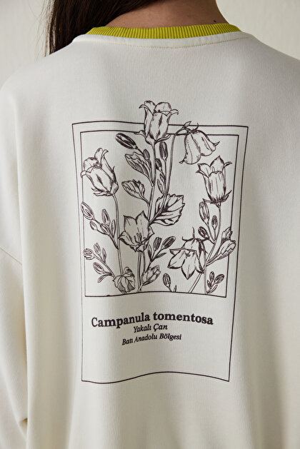 Açık Bej Çiçek Desenli Yakalı Oversize Çan Sweatshirt - Inspired by Flora