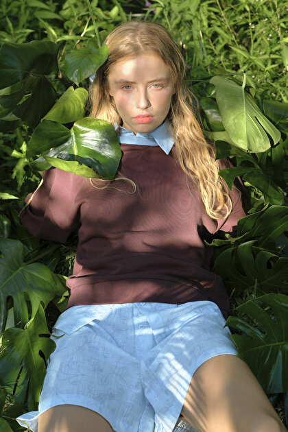 Kahverengi Çiçek Desenli Yakalı Oversize Sweatshirt - Inspired by Flora