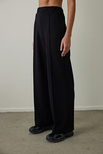 Siyah Yüksek Bel Geniş Paça Nervürlü Jogger Eşofman Altı