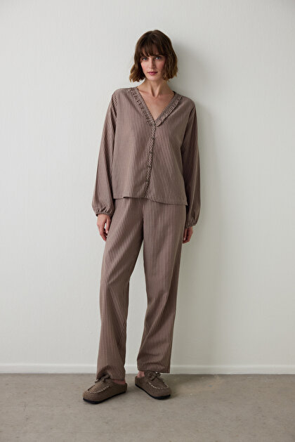 Bej Brownish Ekoseli Gömlek Yaka Pamuklu Bağlama Detaylı Pijama Takımı
