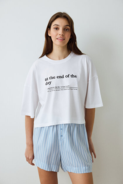 Optik Beyaz Lilah Bisiklet Yaka Slogan Baskılı Crop Pamuklu Pijama Üstü