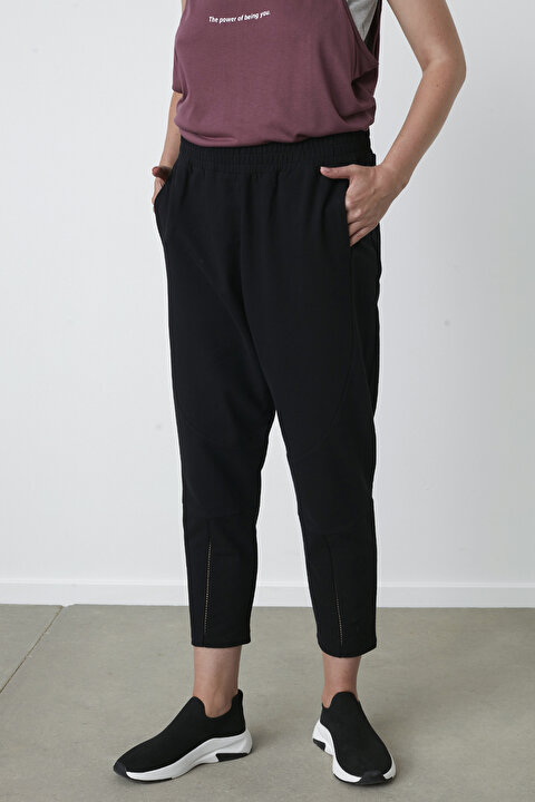 Trim Detailed Jogger - 3