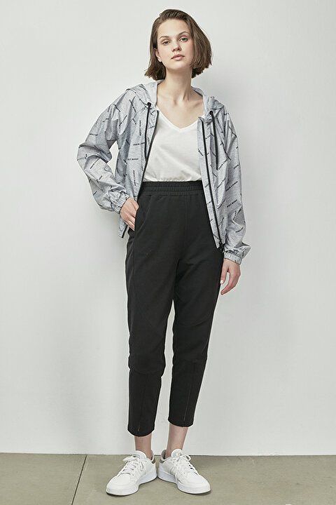 Trim Detailed Jogger - 5