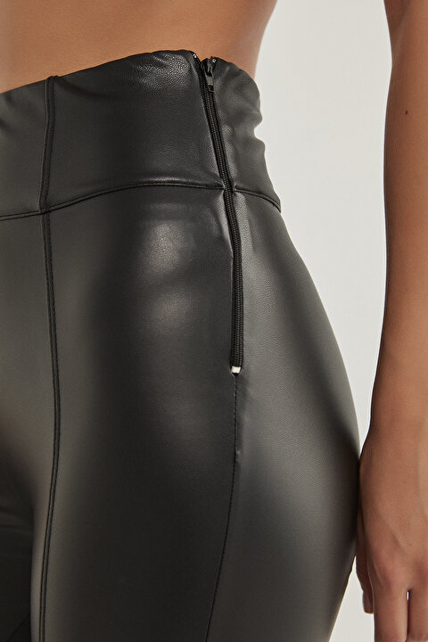 Siyah Deri Görünümlü Slim Fit Termal Tayt - 3