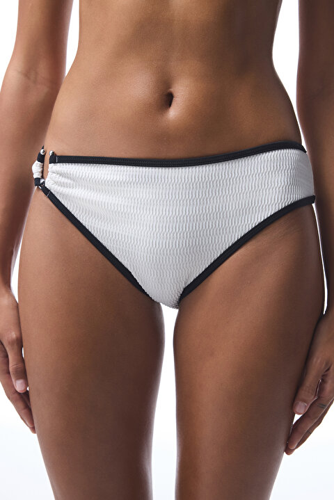 Beyaz Nicole Tokalı Bikini Altı