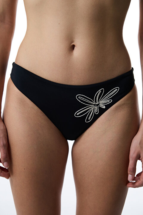 Siyah Nakışlı Bikini Altı - 5