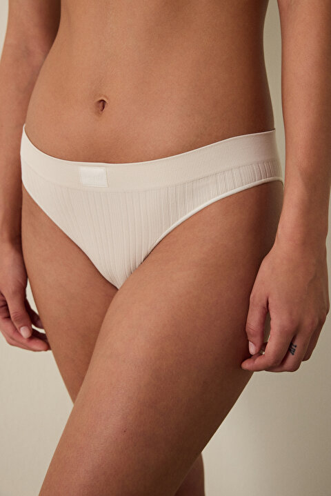 Onlayn porno oqituvchi yubka ostida qaradi