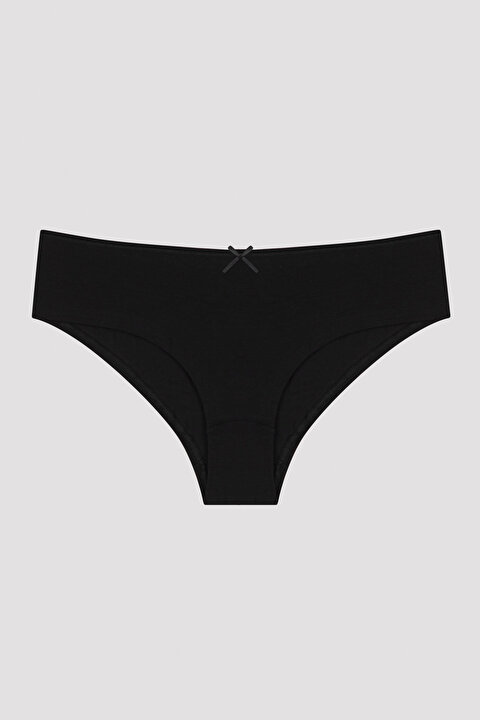 U otirdi, külotlarini miltillatdi. U otirdi, külotlarini miltillatdi.