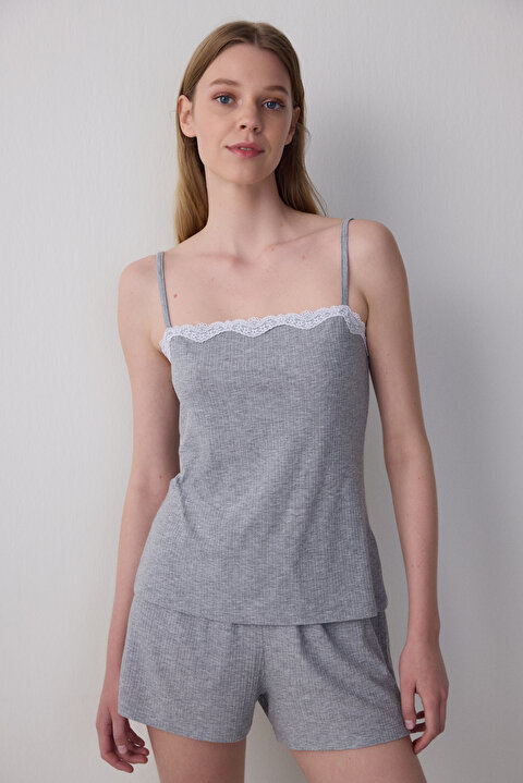 Gri Melanj Lilah Dantel Detaylı Ayarlanabilir Askılı Şortlu Pijama Takımı PNGQYSMI25SK-GY3 - Gri Melanj - Penti
