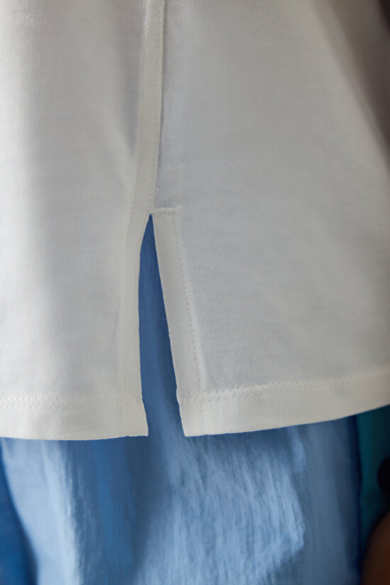 Beyaz Bisiklet Yaka Dikiş Detaylı Tişört - 4