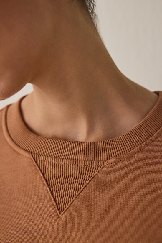 Light Brown Curvy Edge Crew Neck Oversize Crop Sweatshirt - 4
