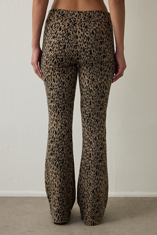 Leopard Patterned High Waisted Bell-bottomed Trousers Leopard Patterned High Waisted Bell-bottomed Trousers - 3