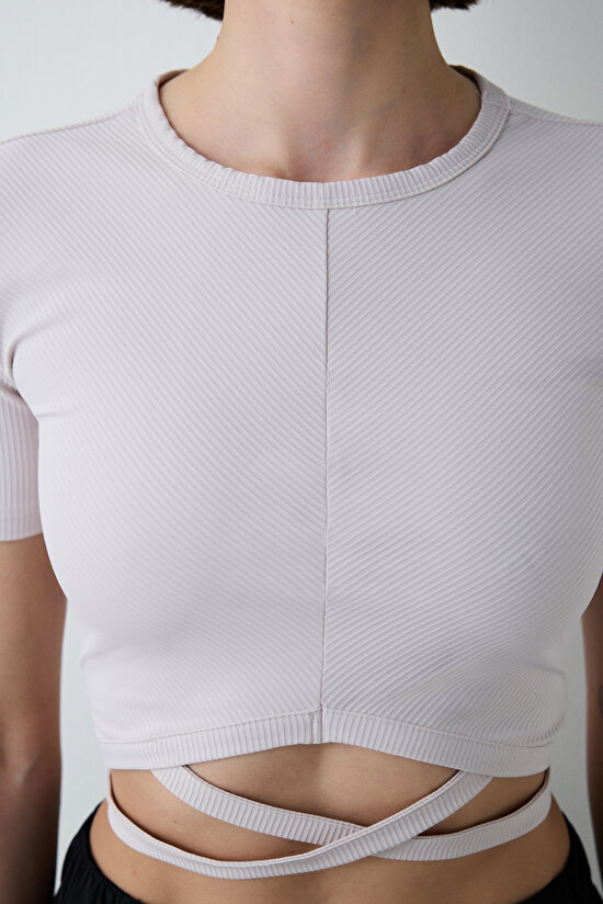 Önü Çapraz Detaylı Pastel Pembe Crop Tişört - 3