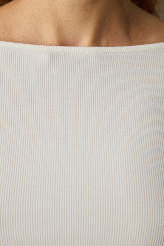 Beyaz Geniş Yaka Ribli Uzun Kollu Üst - 4