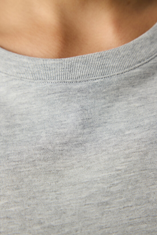 Gri Bisiklet Yaka Dikiş Detaylı Tişört - 3