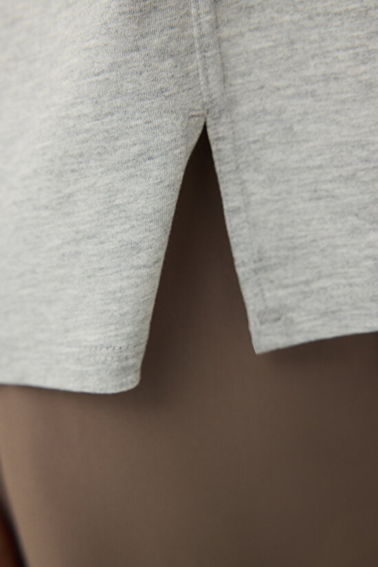 Gri Bisiklet Yaka Dikiş Detaylı Tişört - 4