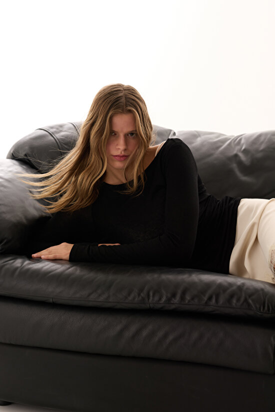 Siyah Kaşmir Karışımlı Kayık Yaka Uzun Kollu Üst - 3