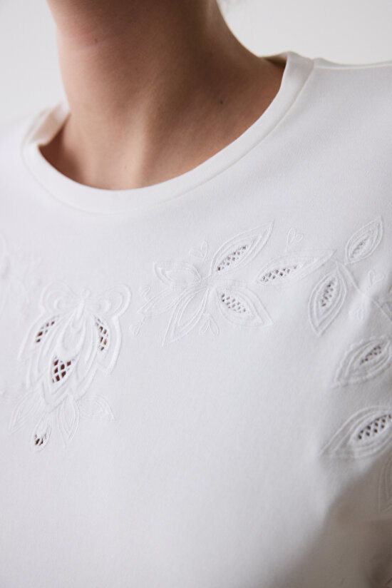 Beyaz Nakış Detaylı Oversize Pamuk  Tişört - 5