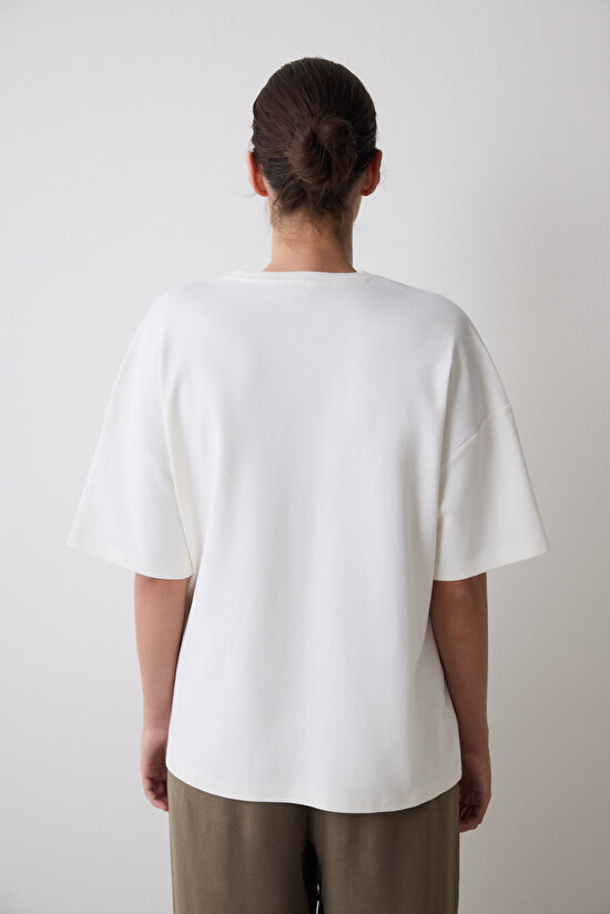 Beyaz Nakış Detaylı Oversize Pamuk  Tişört - 6