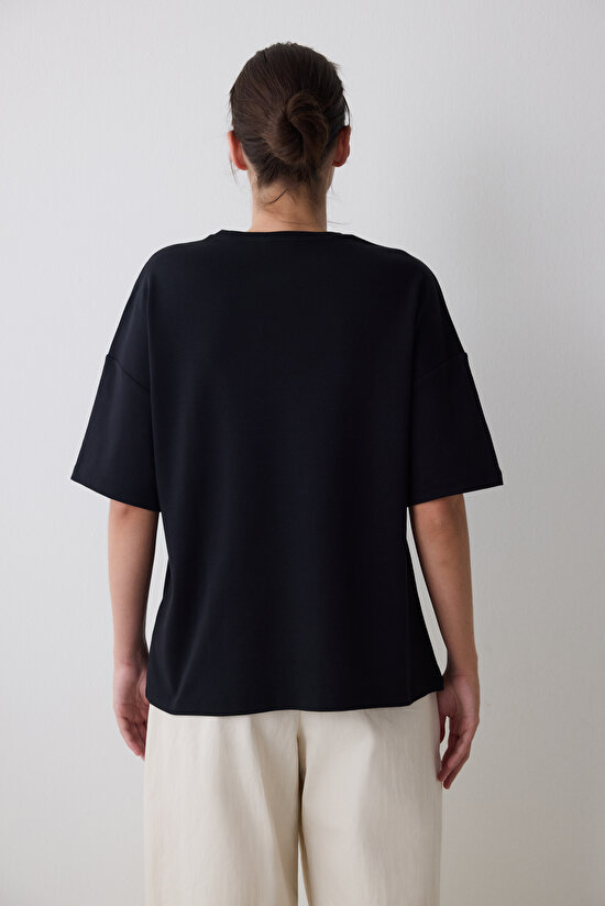 Siyah Nakış Detaylı Oversize Pamuk  Tişört - 4