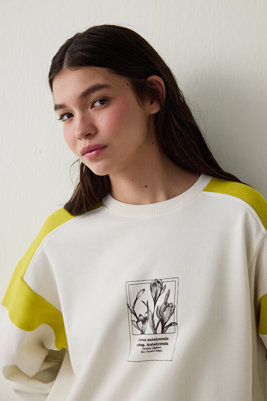Light Beige Antalya Crocus Crew Neck Floral Printed Sweatshirt - Inspired by Flora - 3