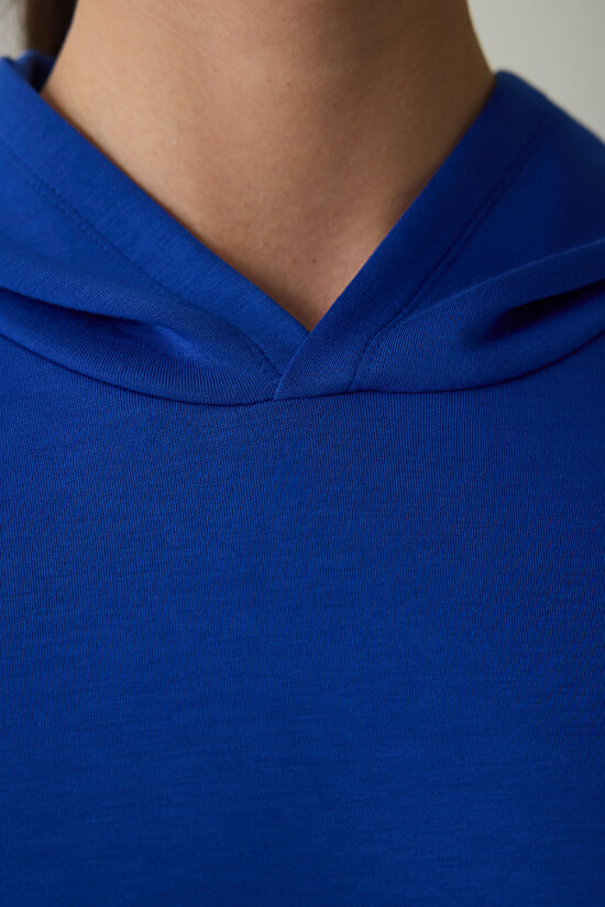 Saks Silky Feel Hooded Slogan Printed Sweatshirt - 4