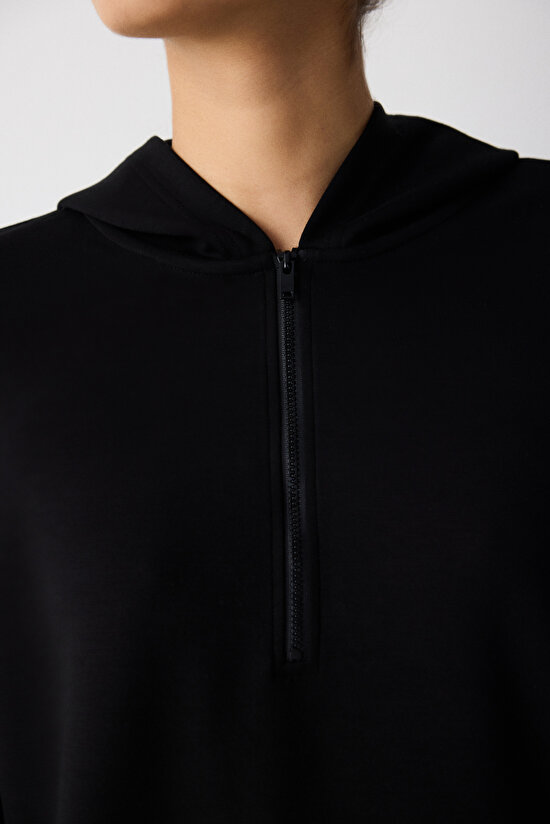 Silky Feel Zipped Black Sweatshirt - 3