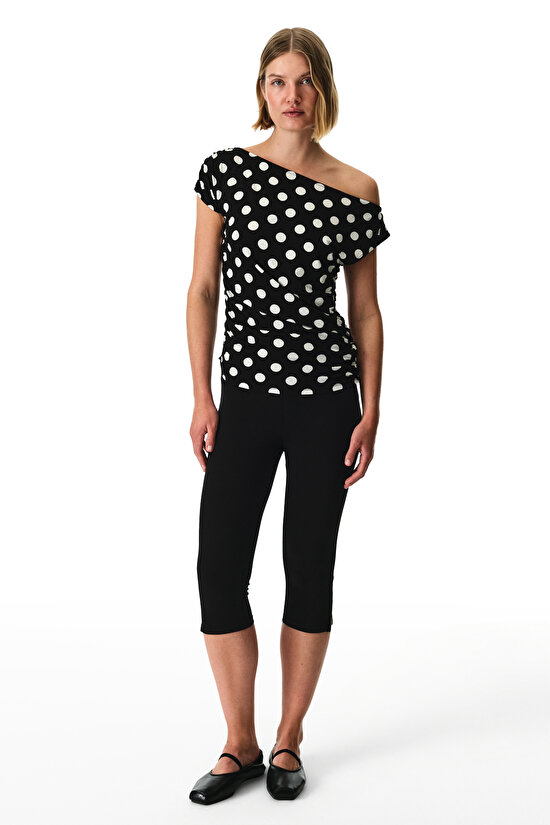 Puantiyeli Asimetrik Yaka Kısa Kollu Üst - 4