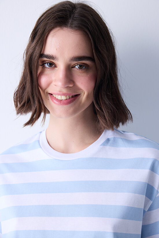 Kısa Kollu Mavi Çizgili Crop Tişört - 3