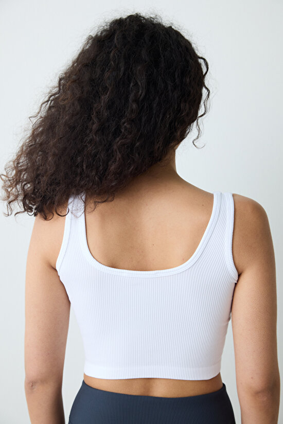 Beyaz Dikişsiz Seamless Kare Yaka Kısa Crop Atlet - 4