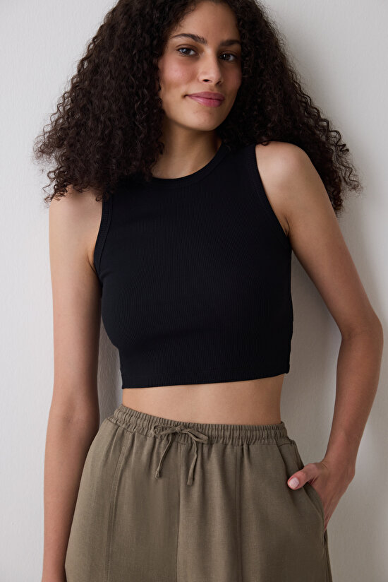 Basic Crop Black Top - 1