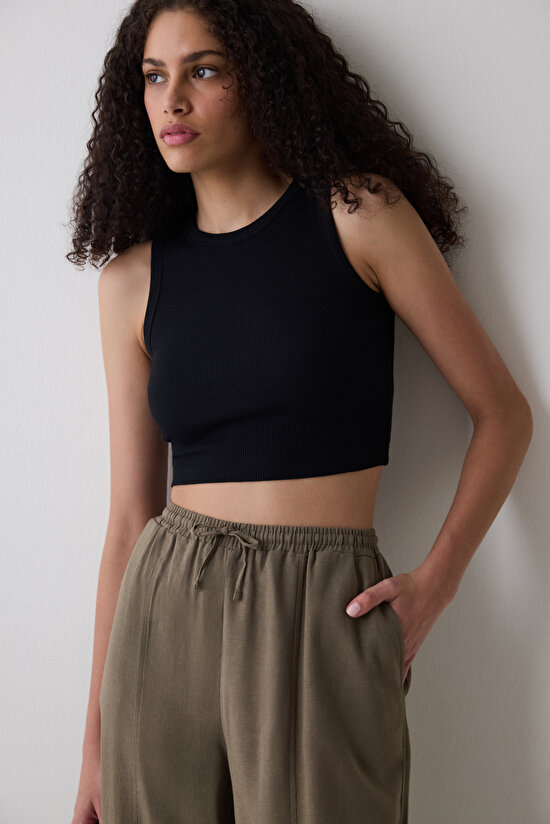 Basic Crop Black Top - 3