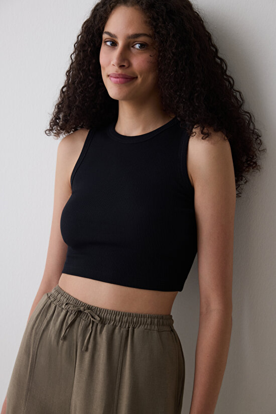 Basic Crop Black Top - 4