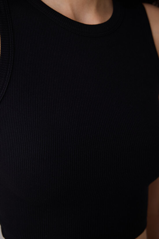 Basic Crop Black Top - 5