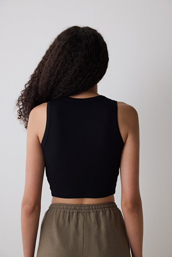 Basic Crop Black Top - 6