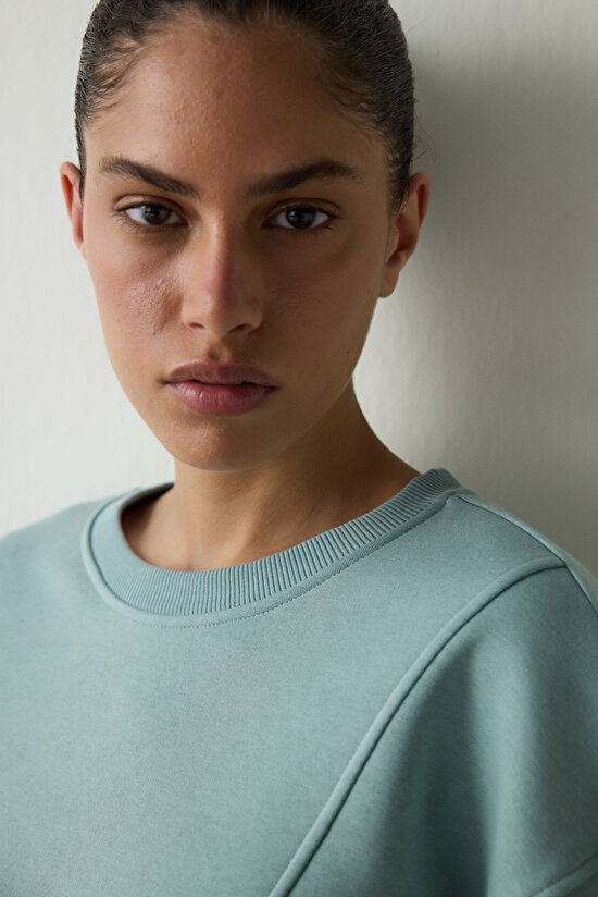 Mint Curvy Side Crew Neck Oversize Crop Sweatshirt - 5