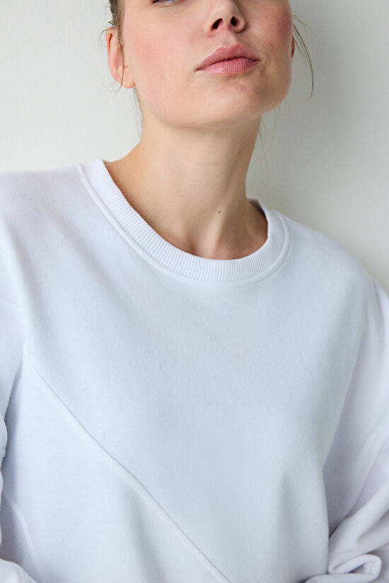 Beyaz Kavisli Dikişli Rahat Kesim Sweatshirt - 6