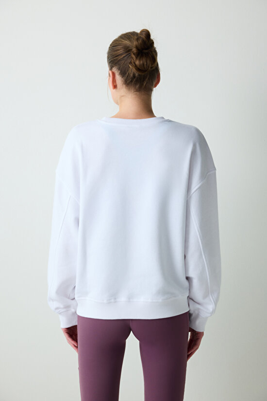 Beyaz Kavisli Dikişli Rahat Kesim Sweatshirt - 8
