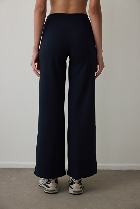 Siyah Termal Etkili Uzun Kollu Fermuarlı Dik Yaka Ceket - 2