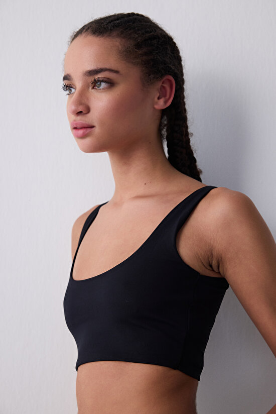 Sporty Cut Out Siyah Üst - 3